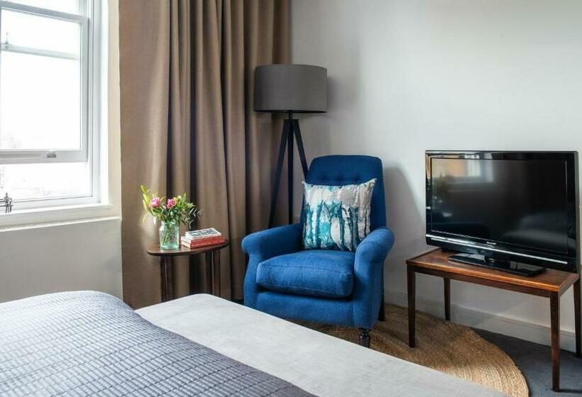 클래식 스튜디오, Native Hyde Park