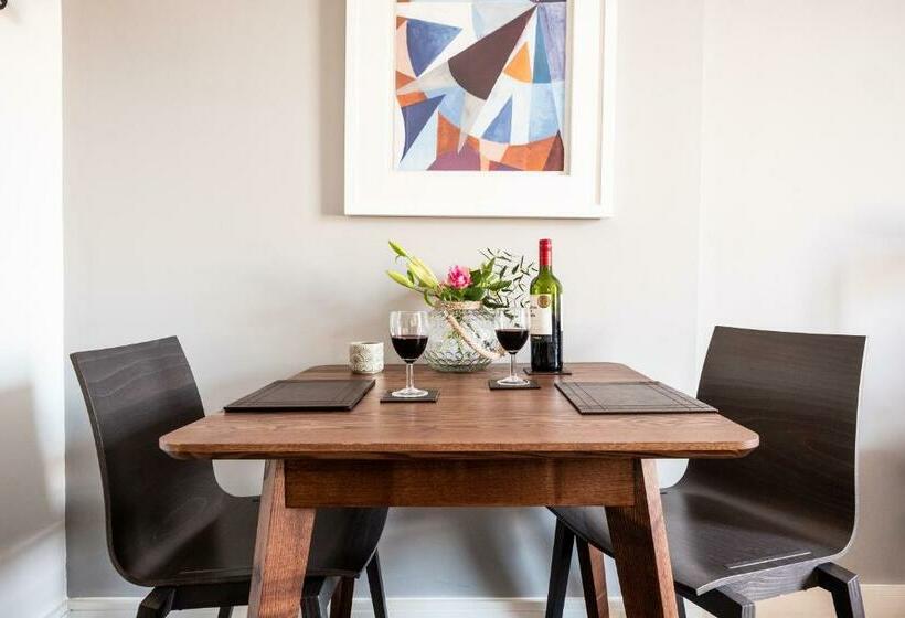 클래식 스튜디오, Native Hyde Park