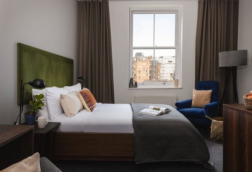 클래식 스튜디오, Native Hyde Park