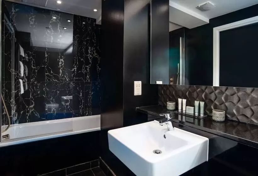 2 Bedroom Premium Apartment, Native Hyde Park