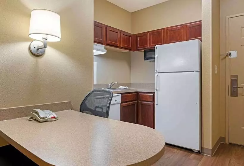 スイート, Extended Stay America Suites  Indianapolis  Airport  W. Southern Ave