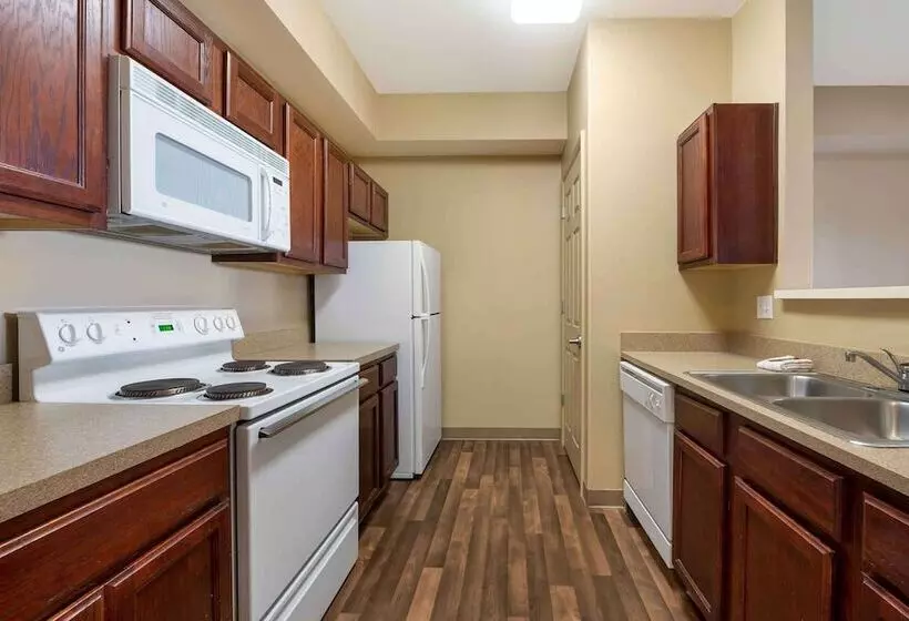 スイート, Extended Stay America Suites  Indianapolis  Airport  W. Southern Ave