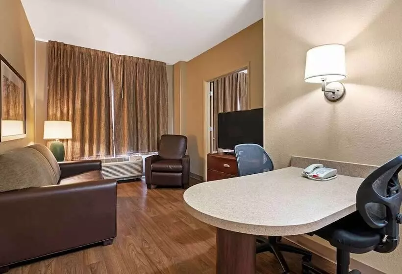 スイート, Extended Stay America Suites  Indianapolis  Airport  W. Southern Ave