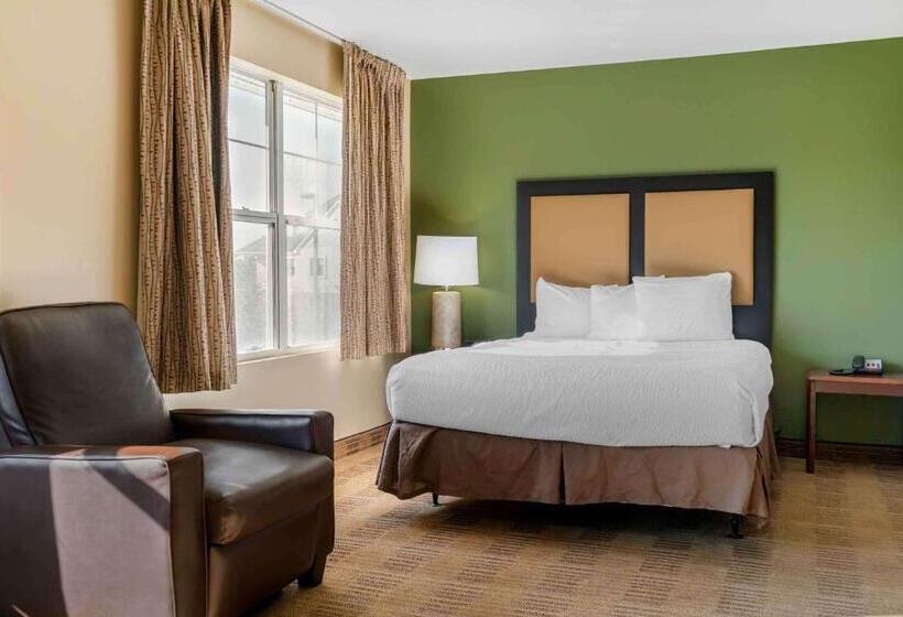 Deluxe Studio, Extended Stay America Suites  Indianapolis  Airport  W. Southern Ave