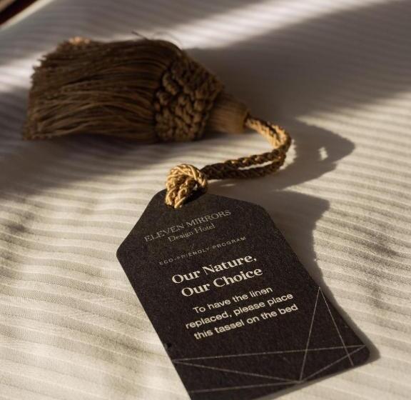 اتاق سوپریور, 11 Mirrors Design