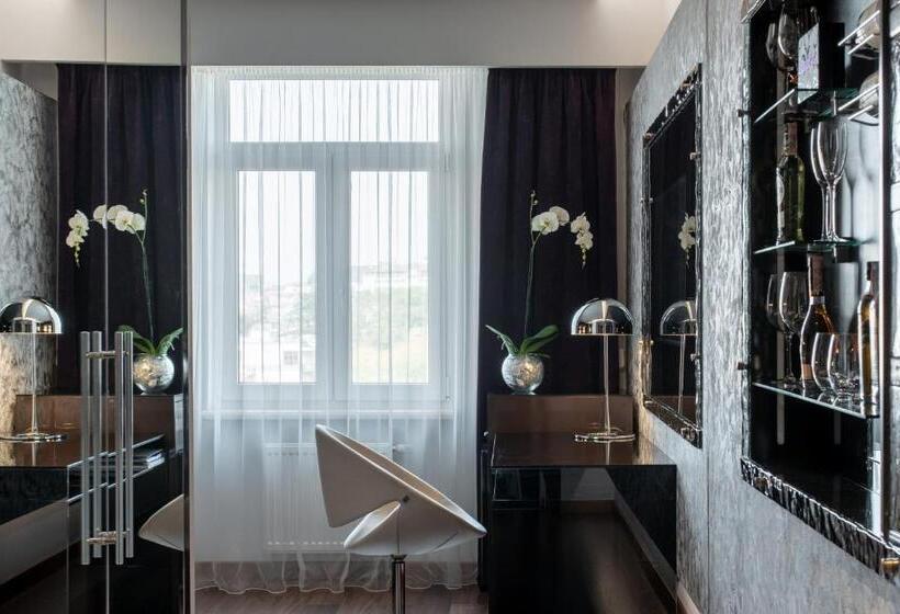 اتاق سوپریور, 11 Mirrors Design