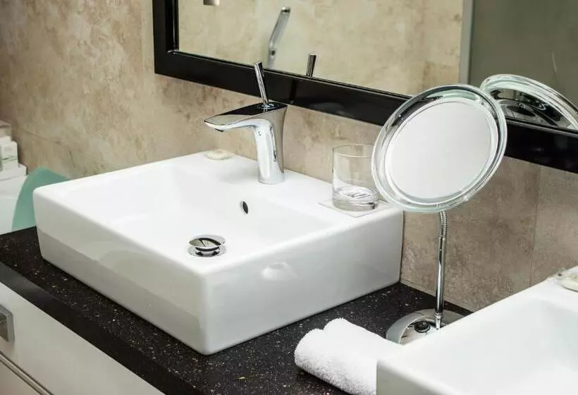 اتاق لوکس, 11 Mirrors Design