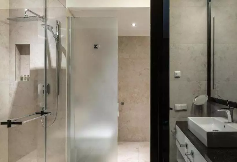 اتاق لوکس, 11 Mirrors Design