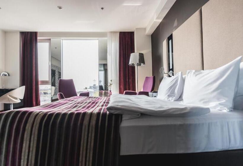 اتاق لوکس, 11 Mirrors Design