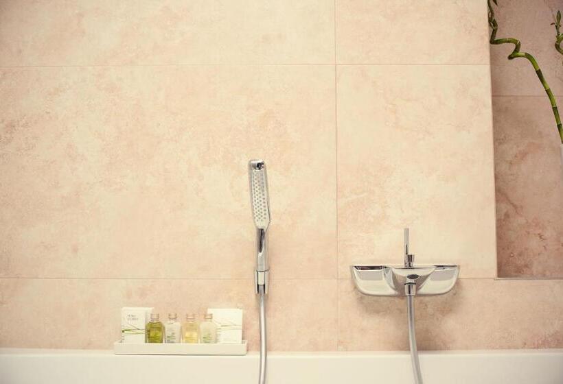 اتاق پرمیوم, 11 Mirrors Design