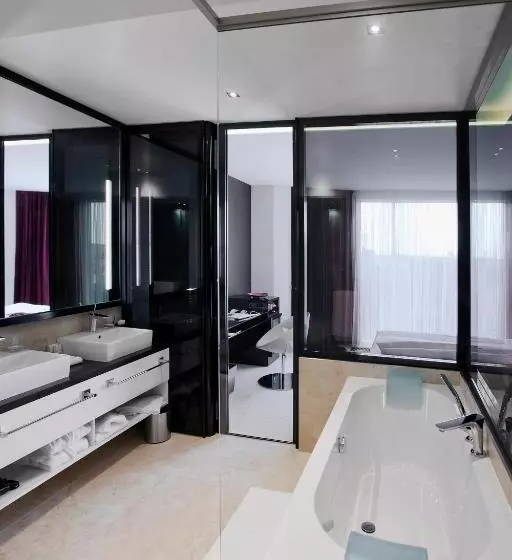 اتاق پرمیوم, 11 Mirrors Design