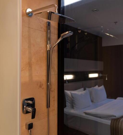 اتاق استاندارد اینتریور, 11 Mirrors Design