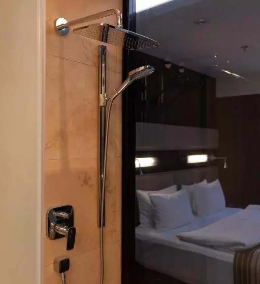 اتاق استاندارد اینتریور, 11 Mirrors Design