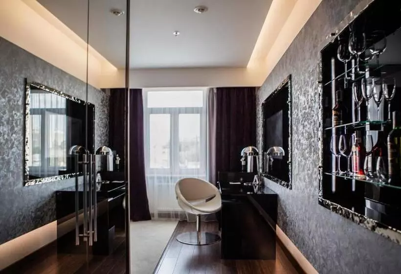 اتاق استاندارد اینتریور, 11 Mirrors Design
