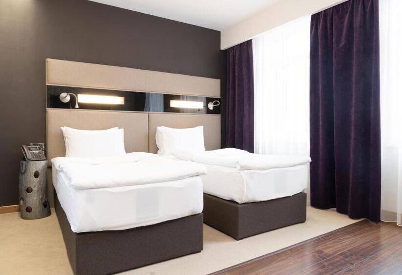 اتاق استاندارد اینتریور, 11 Mirrors Design