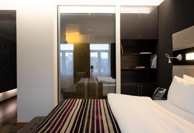 اتاق استاندارد اینتریور, 11 Mirrors Design