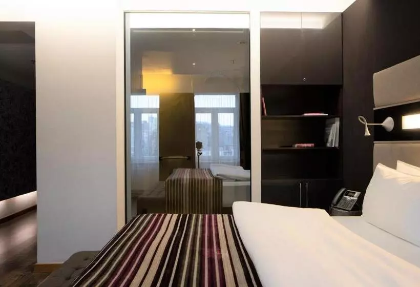 اتاق استاندارد اینتریور, 11 Mirrors Design
