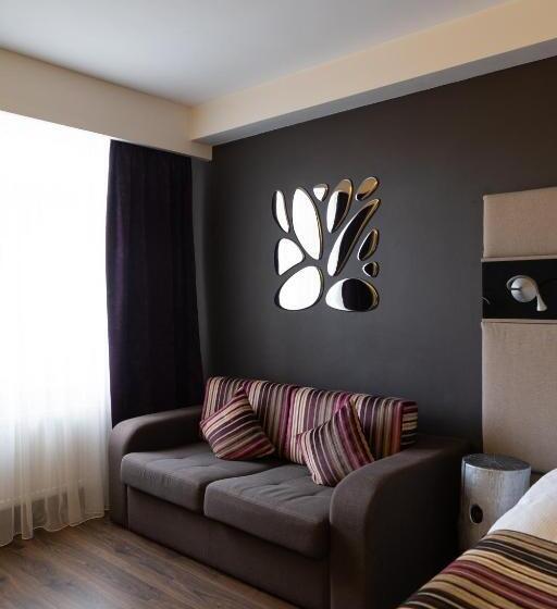 اتاق سوپریور, 11 Mirrors Design