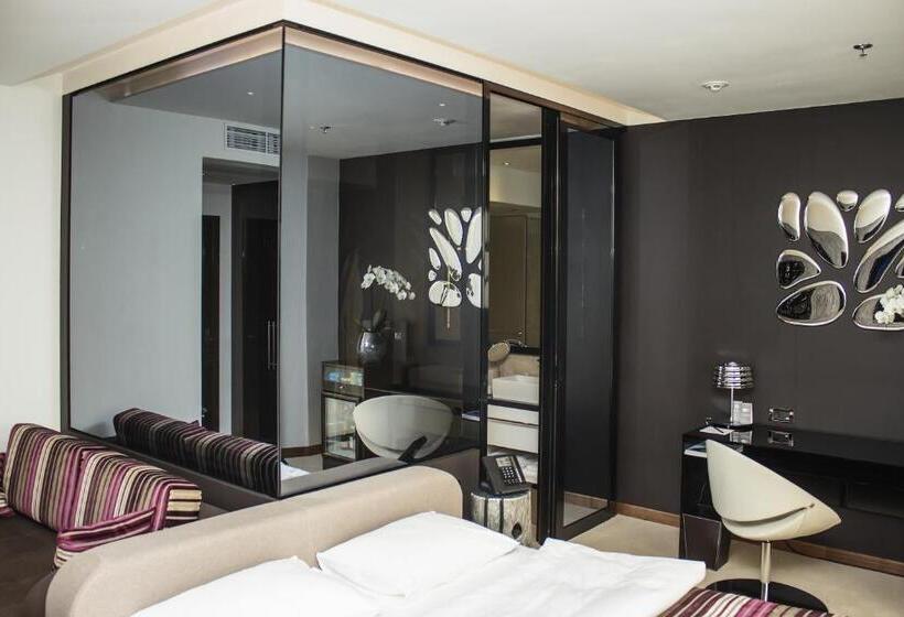 اتاق پرمیوم, 11 Mirrors Design