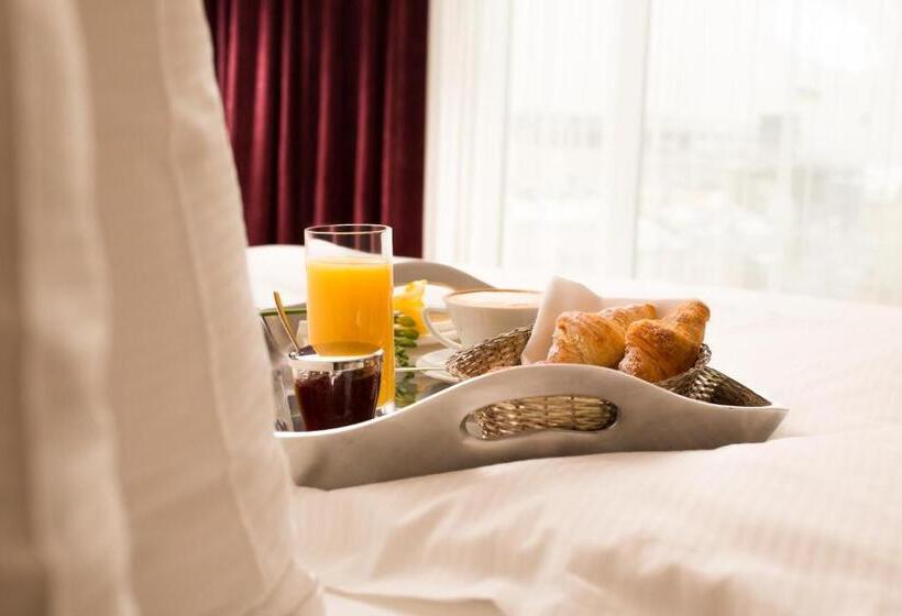 اتاق پرمیوم, 11 Mirrors Design