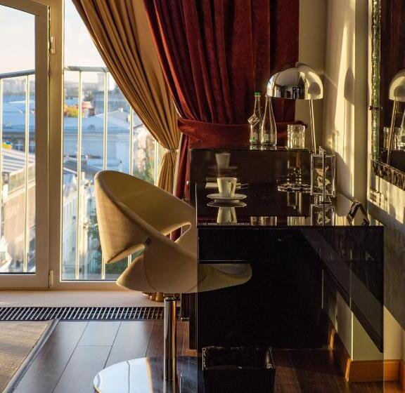 اتاق پرمیوم, 11 Mirrors Design