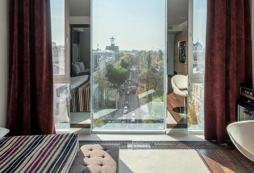 اتاق پرمیوم, 11 Mirrors Design