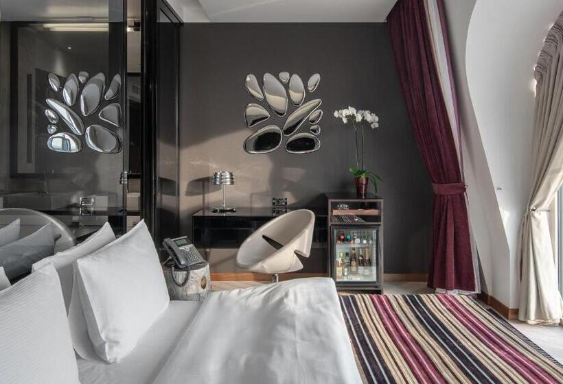 اتاق پرمیوم, 11 Mirrors Design