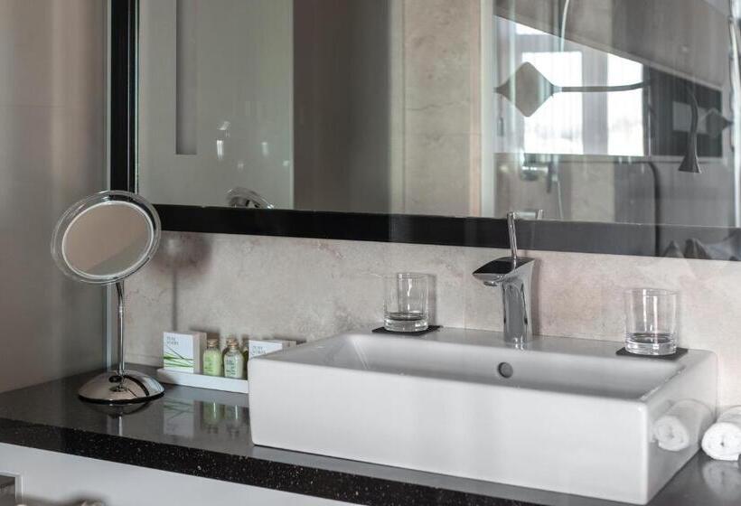 اتاق استاندارد اینتریور, 11 Mirrors Design