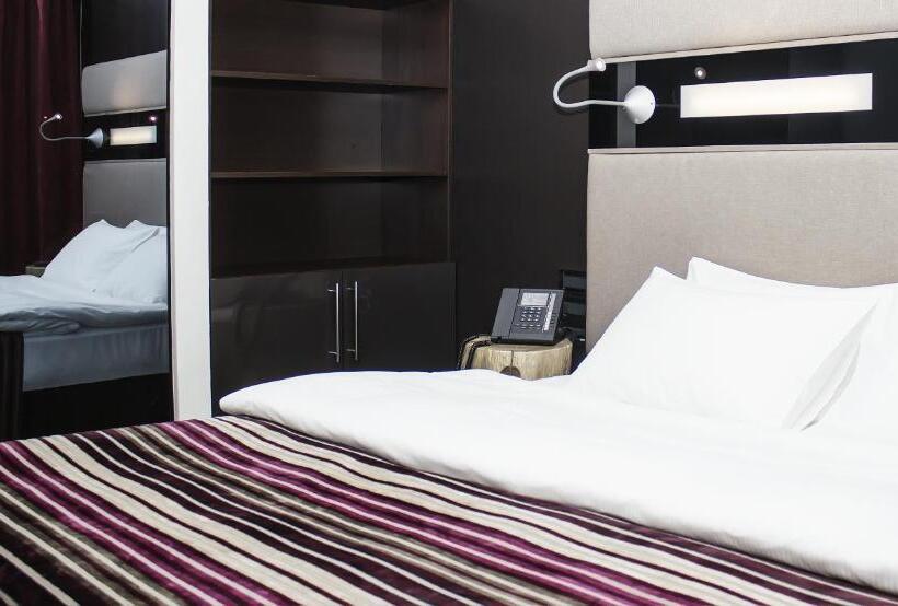 اتاق استاندارد اینتریور, 11 Mirrors Design