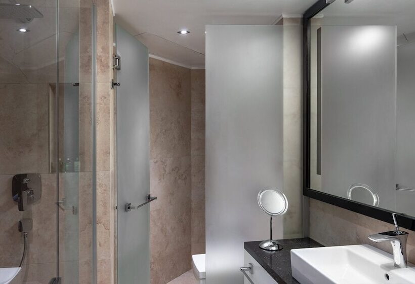 اتاق سوپریور, 11 Mirrors Design