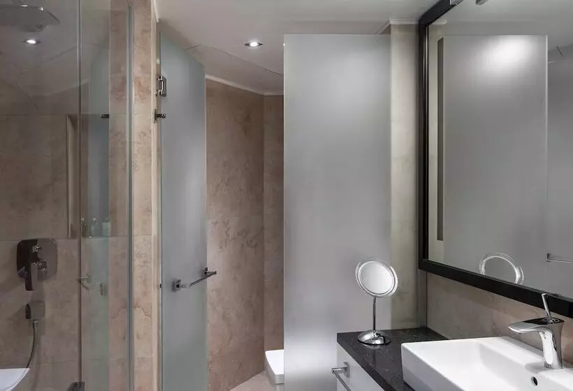 اتاق سوپریور, 11 Mirrors Design