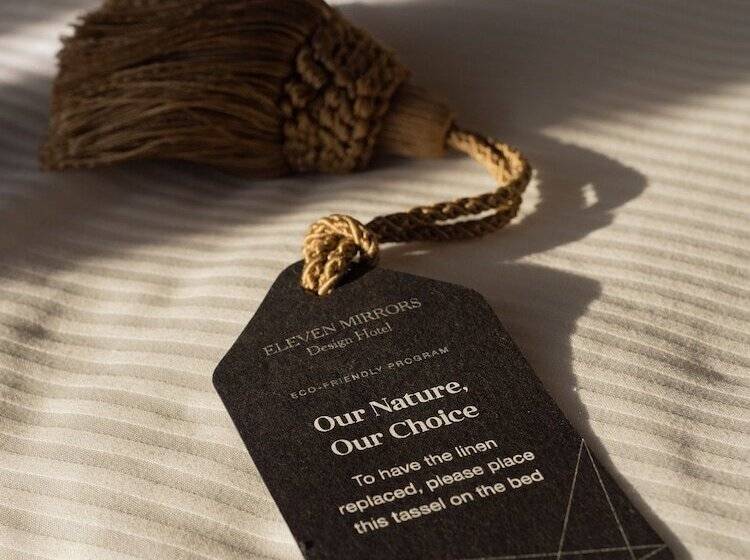 اتاق سوپریور, 11 Mirrors Design