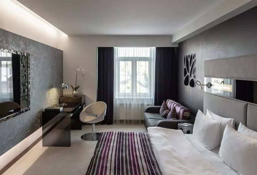 اتاق سوپریور, 11 Mirrors Design