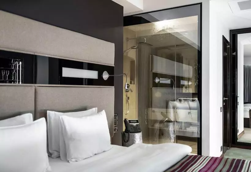 اتاق سوپریور, 11 Mirrors Design