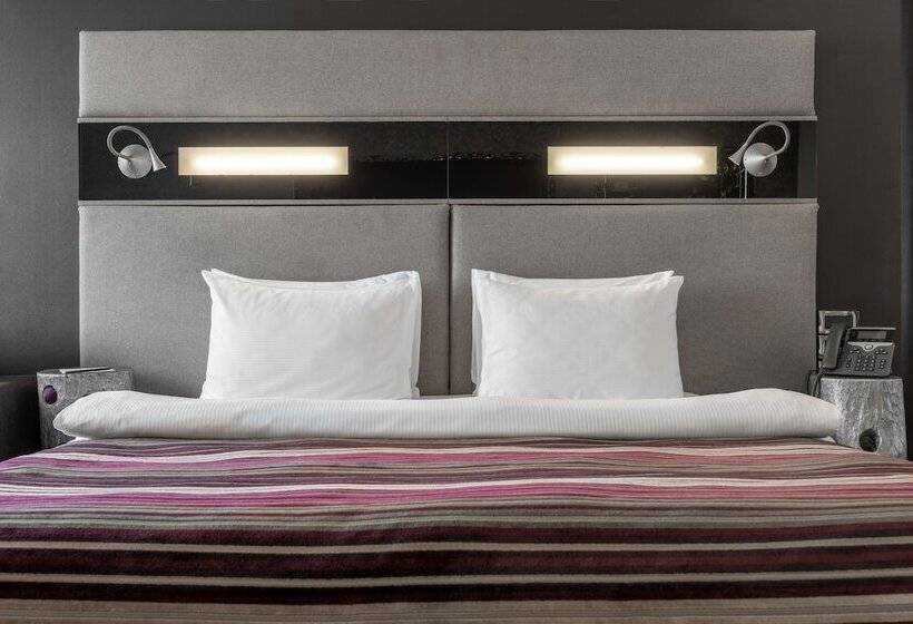 اتاق سوپریور, 11 Mirrors Design