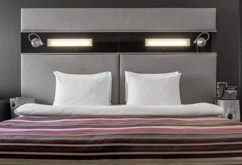 اتاق سوپریور, 11 Mirrors Design