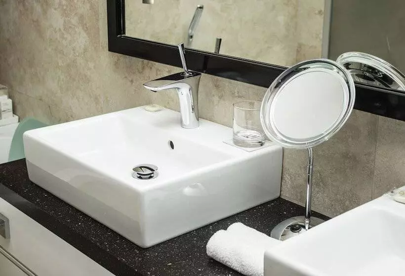 اتاق لوکس, 11 Mirrors Design