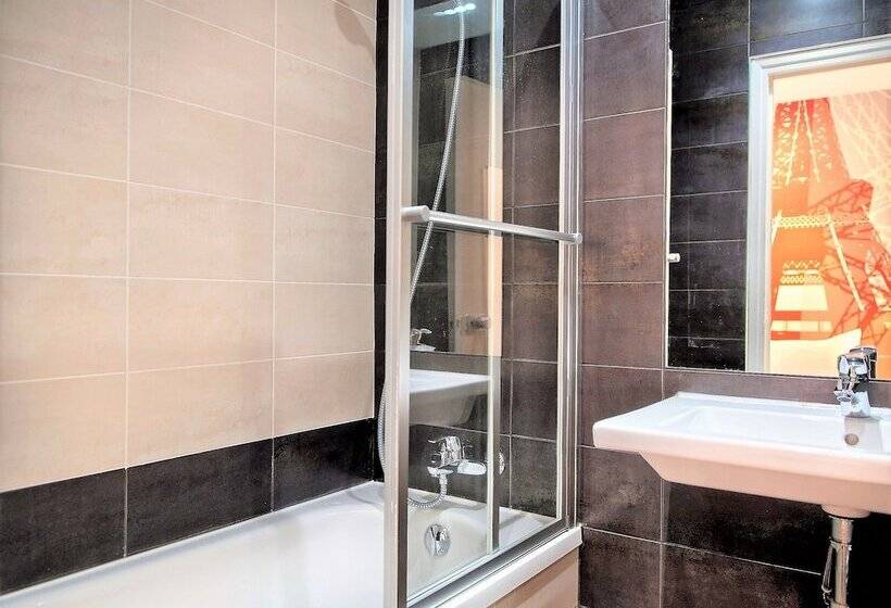 Полулюкс, Alpha Paris Eiffel By Patrick Hayat