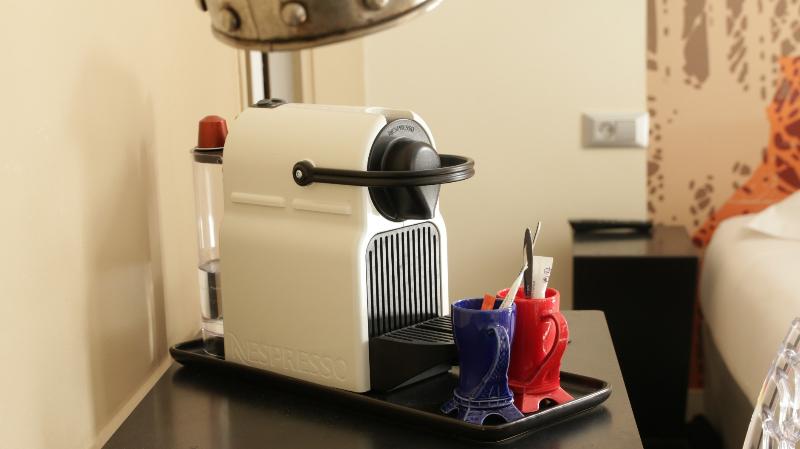 Полулюкс, Alpha Paris Eiffel By Patrick Hayat