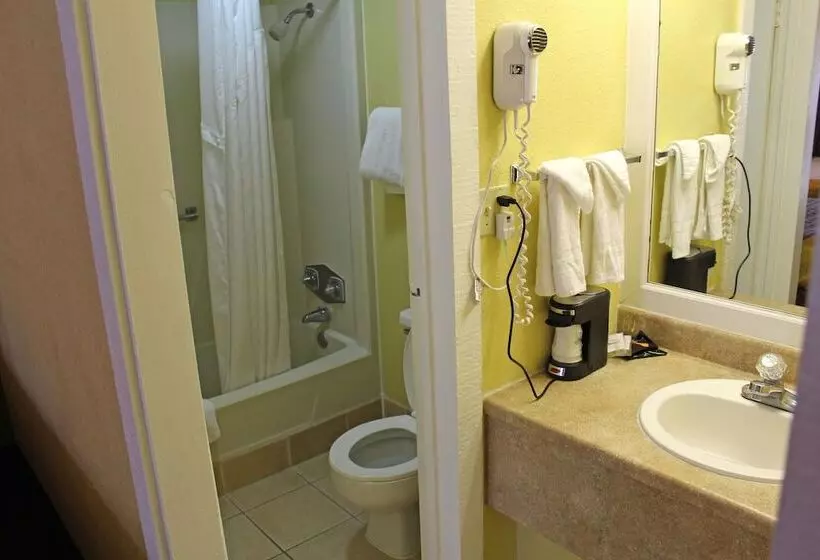 Sviitti Poreallas, Americas Best Value Inn Conyers