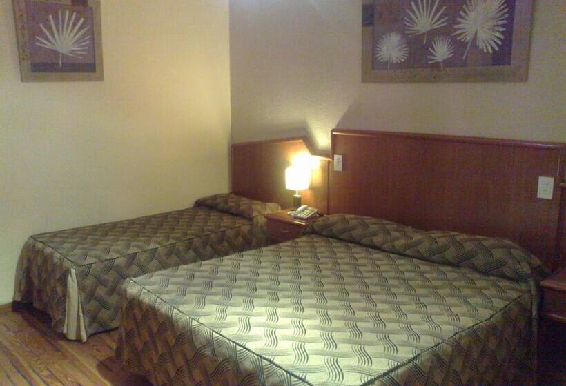 اتاق استاندارد سه نفره, El Cabildo