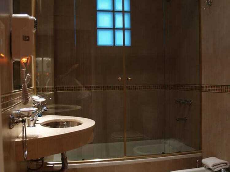 اتاق استاندارد چهار تخته, El Cabildo