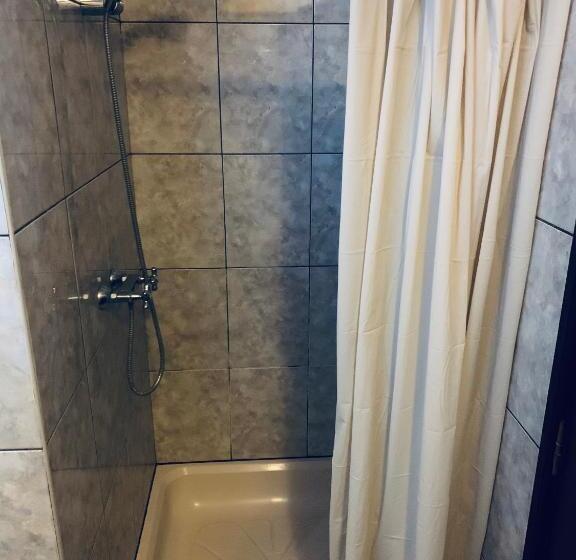 غرفة قياسية, Monte Real