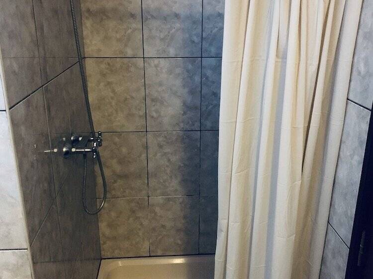 غرفة قياسية, Monte Real