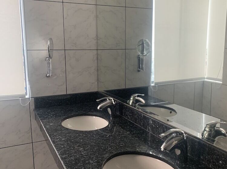 غرفة قياسية, Monte Real