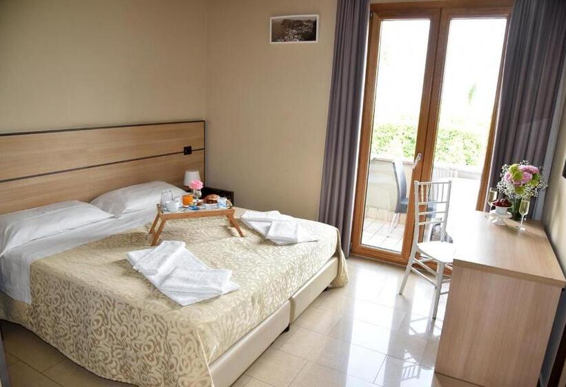 غرفة سوبيريور, Nelton