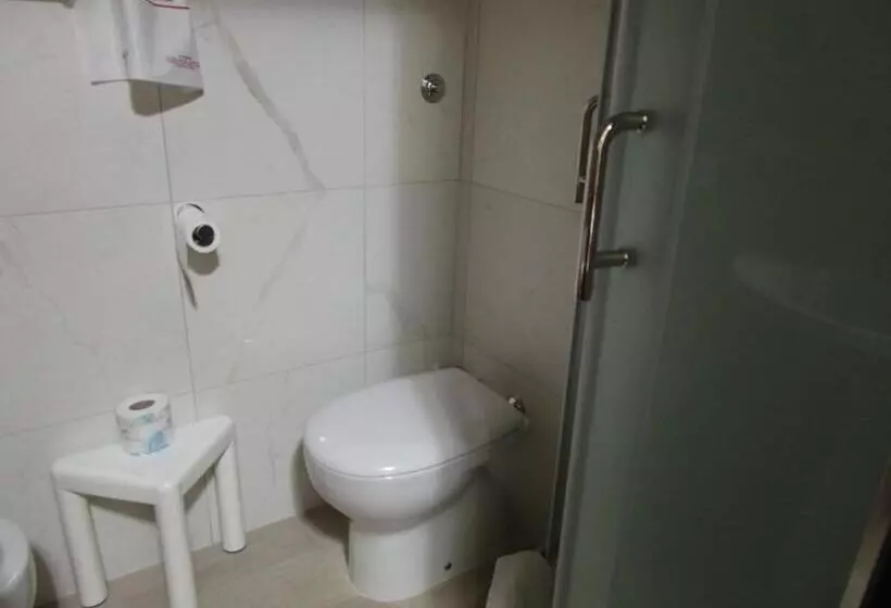 اتاق اکونومی یک تخته, Nelton