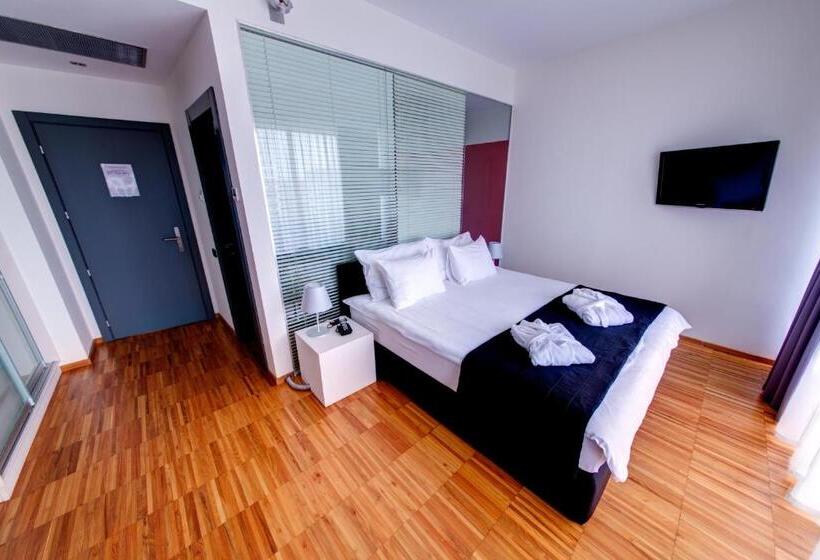 Superior Room, Sarroglia