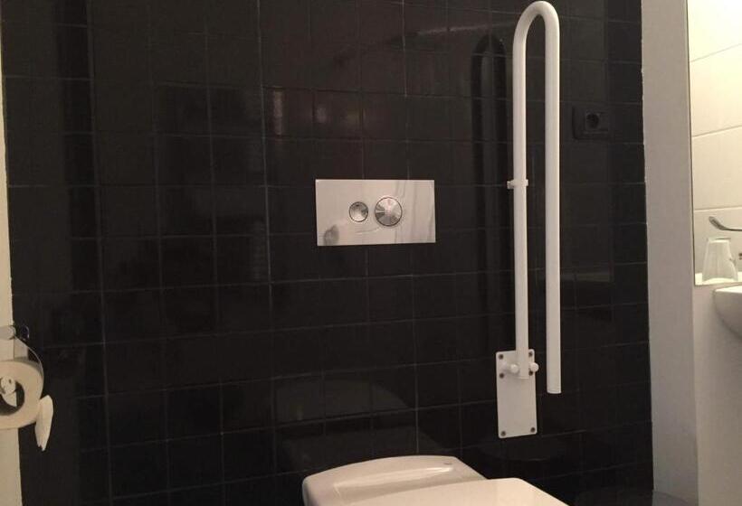 Standard Room Adapted for people with reduced mobility, Sarroglia