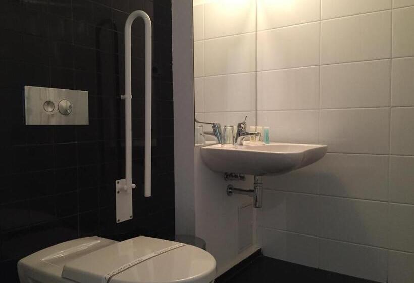 Standard Room Adapted for people with reduced mobility, Sarroglia